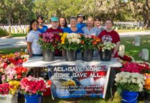 Beaufort florist hands out 4000 Memorial Day roses at National Cemetery Beaufort florist hands out 4000 Memorial Day roses at National Cemetery