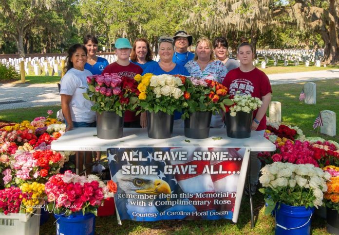 Beaufort florist hands out 4000 Memorial Day roses at National Cemetery