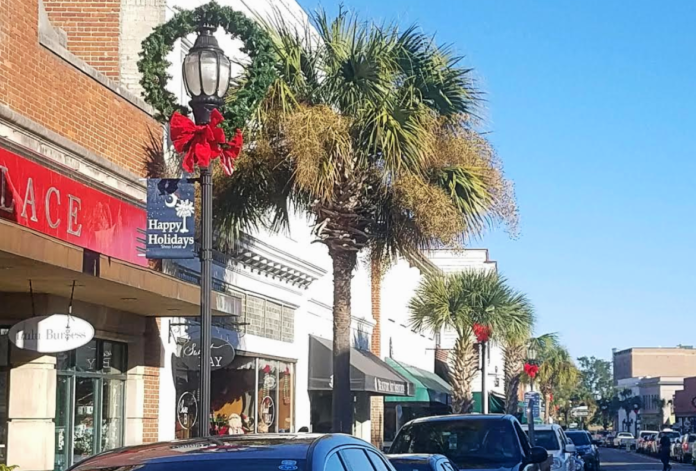 Downtown Beaufort businesses offer extended shopping hours over holidays