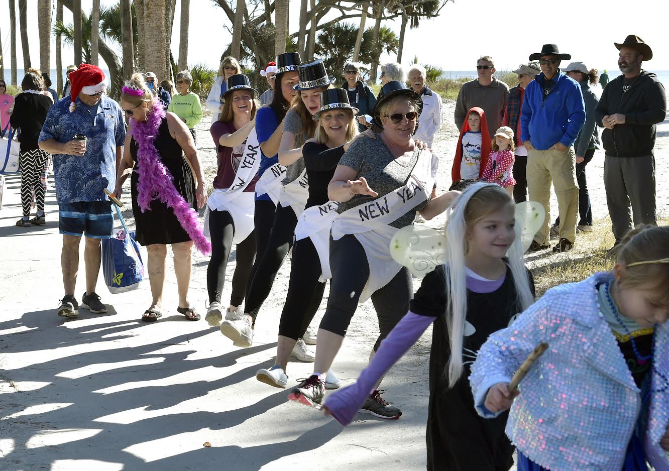 Hundreds hit the water in the annual Pelican Plunge (w/video) - Explore