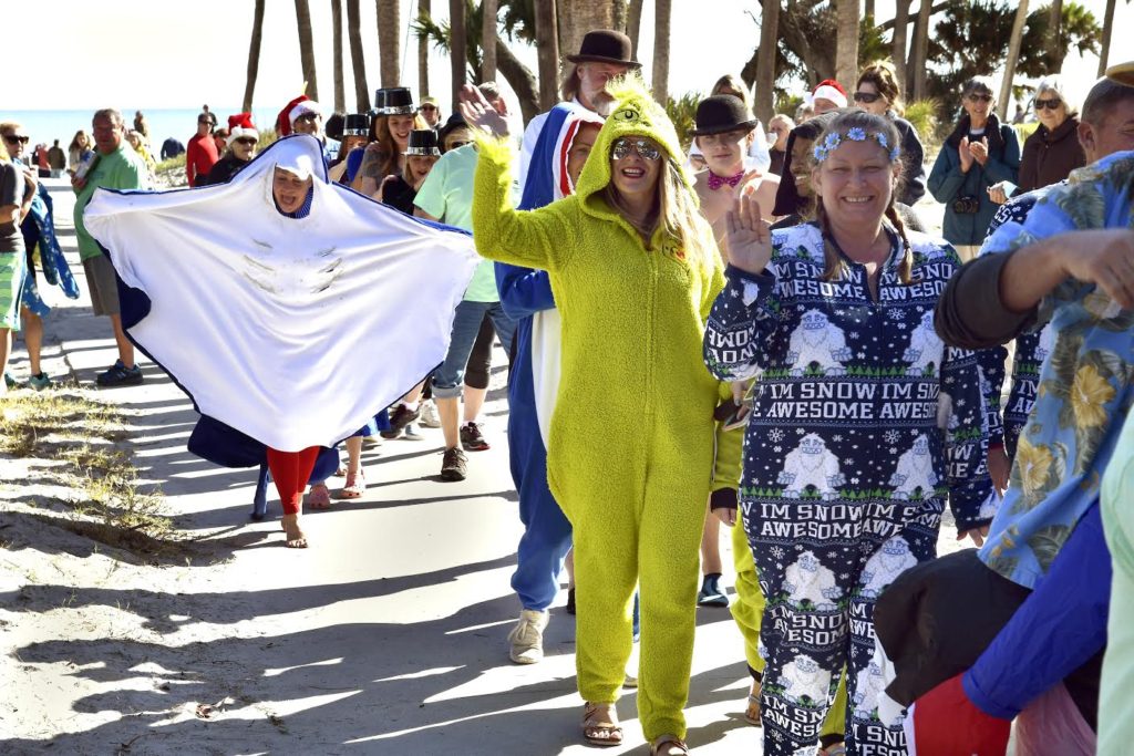 Hundreds hit the water in the annual Pelican Plunge (w/video) - Explore