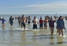 Hundreds hit the water in the annual Pelican Plunge (w/video) Hundreds hit the water in the annual Pelican Plunge