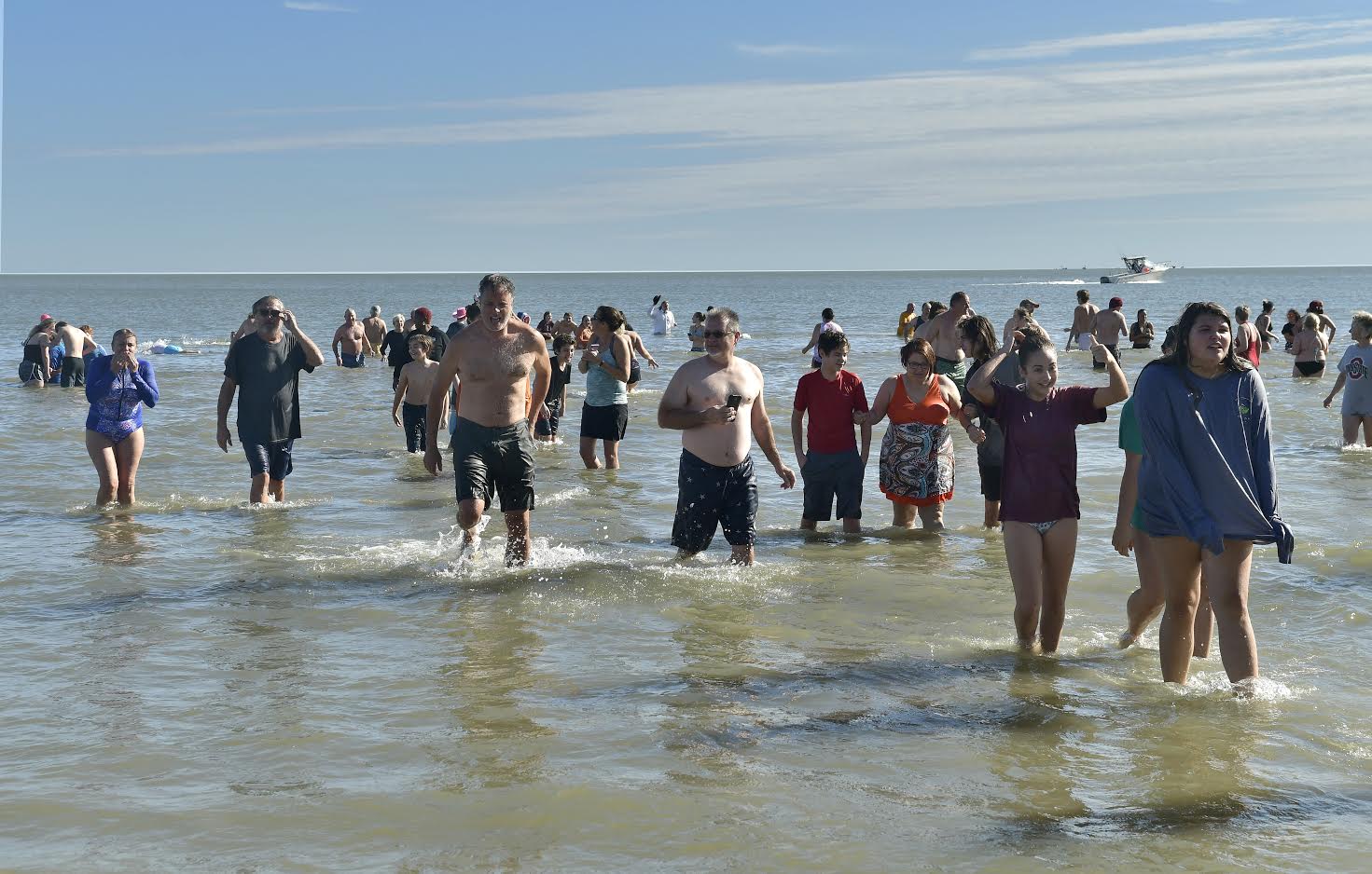 Hundreds hit the water in the annual Pelican Plunge (w/video) - Explore