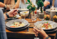 What’s the difference between supper and dinner? What's the difference between supper and dinner?