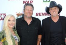 Blake Shelton, Gwen Stefani & Trace Adkins team up for drive in concert Blake Shelton, Gwen Stefani & Trace Adkins team up for drive in concert
