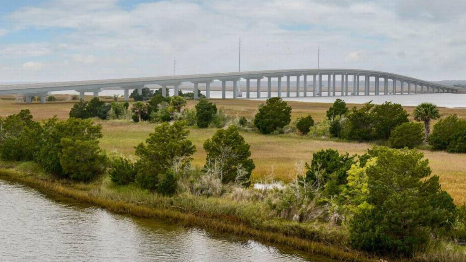 Harbor River bridge construction makes it to the other shore